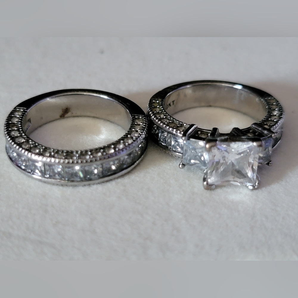Costume rings